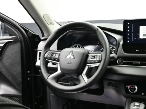 More photos of 2026 Mitsubishi Outlander SE at Dorsett Mitsubishi, IN