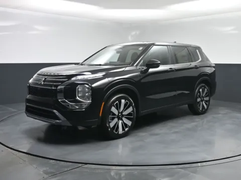Black 2026 Mitsubishi Outlander SE for sale in Terre Haute, IN
