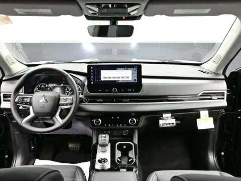 Photos of 2026 Mitsubishi Outlander SE for sale in Terre Haute, IN at Dorsett Mitsubishi