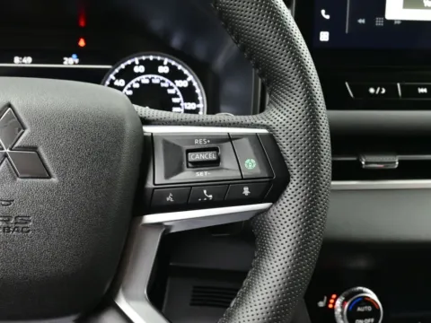 More photos of 2026 Mitsubishi Outlander SE at Dorsett Mitsubishi, IN