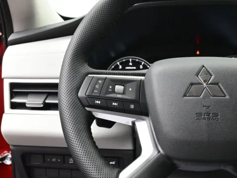 More photos of 2026 Mitsubishi Outlander SE at Dorsett Mitsubishi, IN