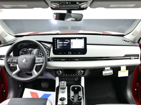 Photos of 2026 Mitsubishi Outlander SE for sale in Terre Haute, IN at Dorsett Mitsubishi