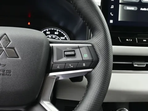 More photos of 2026 Mitsubishi Outlander SE at Dorsett Mitsubishi, IN