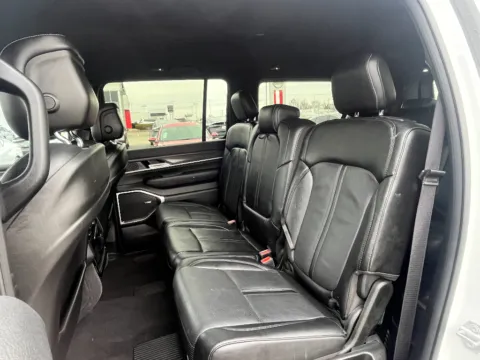 More photos of 2024 Jeep Wagoneer L Series II at Dorsett Mitsubishi, IN