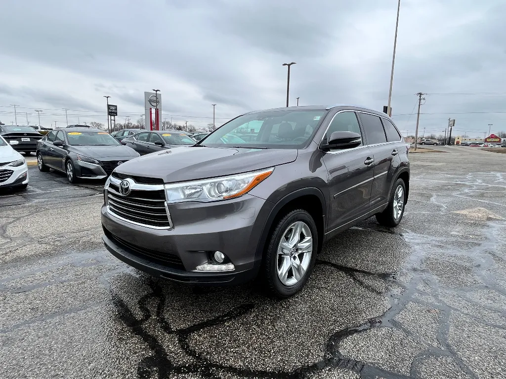 2016 Toyota Highlander Limited Platinum for sale in Terre Haute, IN