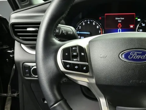 More photos of 2023 Ford Explorer XLT at Dorsett Mitsubishi, IN