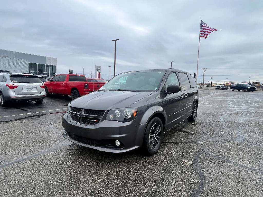 Gray 2017 Dodge Grand Caravan GT for sale in Terre Haute, IN
