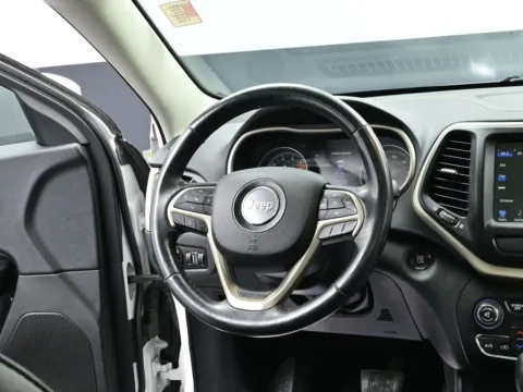 More photos of 2016 Jeep Cherokee Limited at Dorsett Mitsubishi, IN