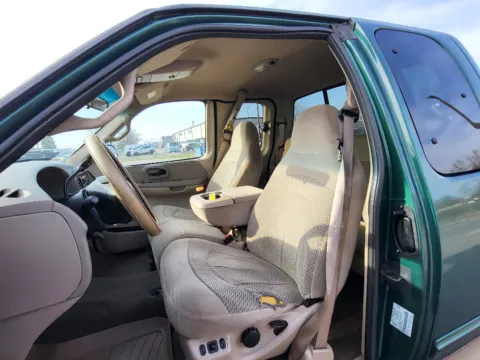 More photos of 2000 Ford F-150 Work Series at Dorsett Mitsubishi, IN