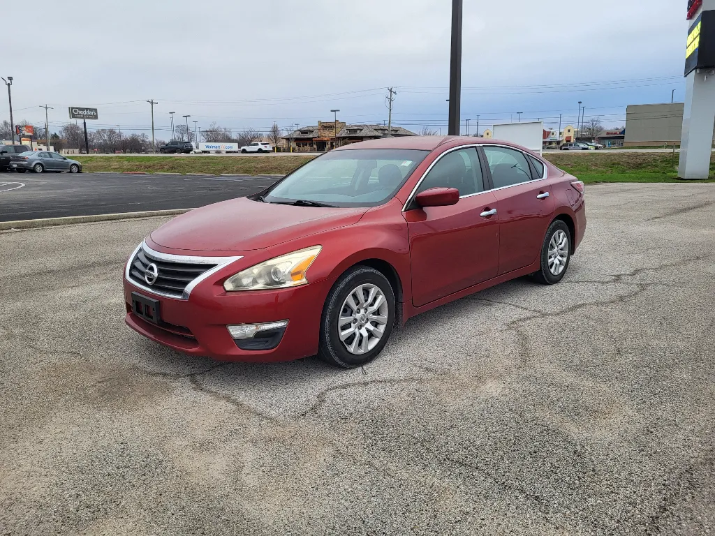 Used 2015 Nissan Altima S with VIN 1N4AL3AP5FC264725 for sale in Terre Haute, IN