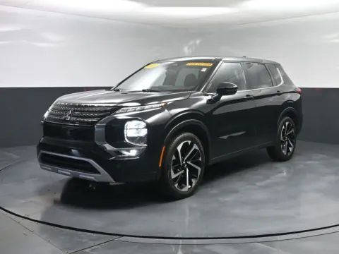 Black 2023 Mitsubishi Outlander SE for sale in Terre Haute, IN