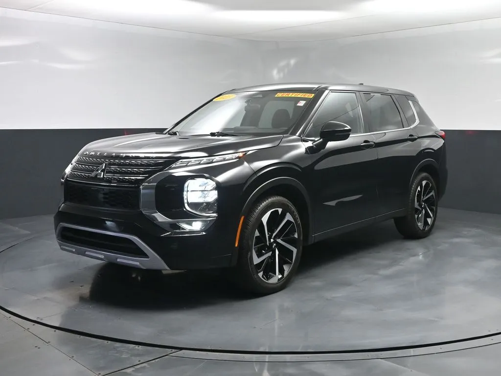 2023 Mitsubishi Outlander SE
