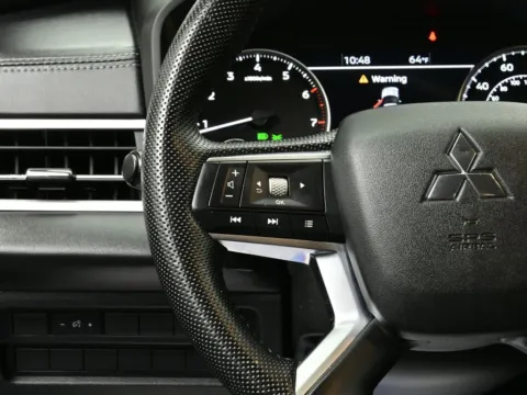 More photos of 2023 Mitsubishi Outlander SE at Dorsett Mitsubishi, IN