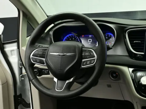 More photos of 2023 Chrysler Pacifica Touring L at Dorsett Mitsubishi, IN
