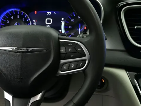 More photos of 2023 Chrysler Pacifica Touring L at Dorsett Mitsubishi, IN