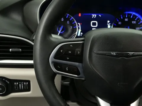 More photos of 2023 Chrysler Pacifica Touring L at Dorsett Mitsubishi, IN