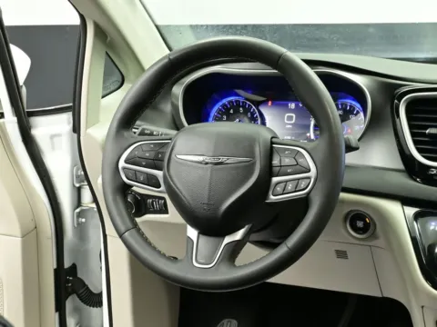 More photos of 2023 Chrysler Pacifica Touring L at Dorsett Mitsubishi, IN