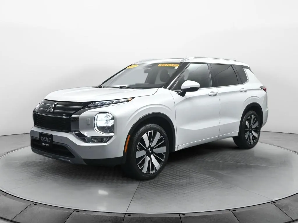 White 2025 Mitsubishi Outlander SEL for sale in Terre Haute, IN