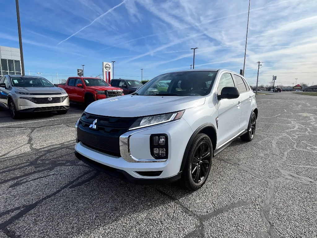 2025 Mitsubishi Outlander Sport LE
