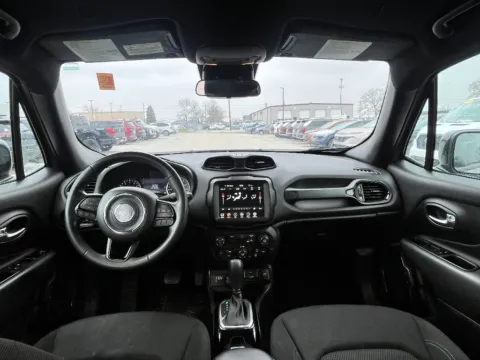 More photos of 2022 Jeep Renegade Altitude at Dorsett Mitsubishi, IN