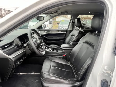 Photos of 2023 Jeep Grand Cherokee Limited for sale in Terre Haute, IN at Dorsett Mitsubishi