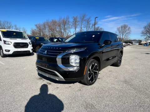 Black 2024 Mitsubishi Outlander SE for sale in Terre Haute, IN
