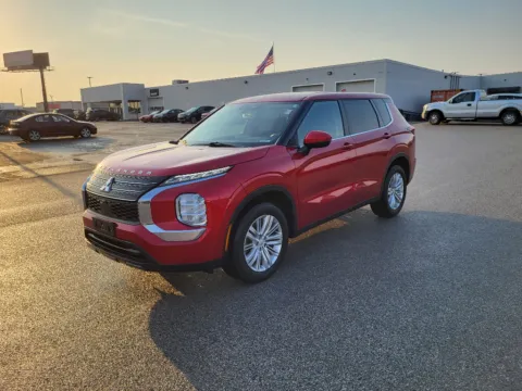 Red 2024 Mitsubishi Outlander ES for sale in Terre Haute, IN