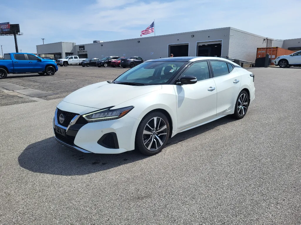 White 2023 Nissan Maxima SL for sale in Terre Haute, IN