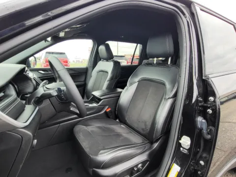 Another view of 2024 Jeep Grand Cherokee L Altitude for sale in Terre Haute, IN at Dorsett Mitsubishi