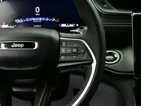 More photos of 2024 Jeep Grand Cherokee L Altitude at Dorsett Mitsubishi, IN