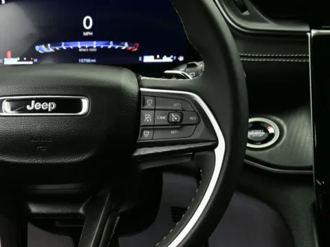 More photos of 2024 Jeep Grand Cherokee L Altitude at Dorsett Mitsubishi, IN