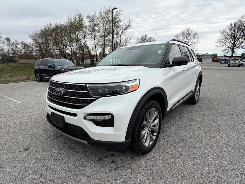 White 2023 Ford Explorer XLT for sale in Terre Haute, IN
