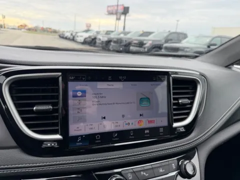 More photos of 2026 Chrysler Pacifica Select at Dorsett Mitsubishi, IN