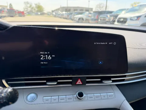 More photos of 2023 Hyundai Elantra Limited at Dorsett Mitsubishi, IN