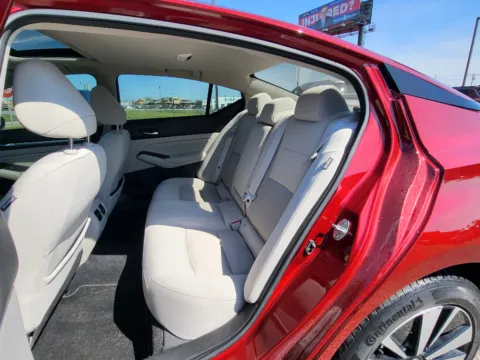 More photos of 2019 Nissan Altima 2.5 SV at Dorsett Mitsubishi, IN