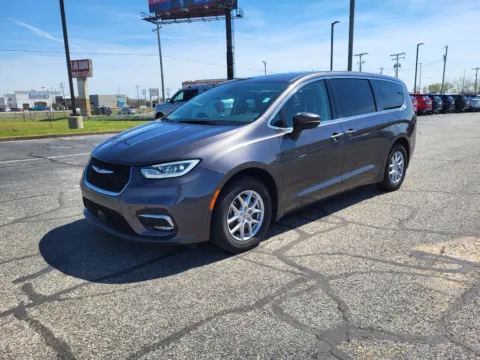 Gray 2023 Chrysler Pacifica Touring L for sale in Terre Haute, IN