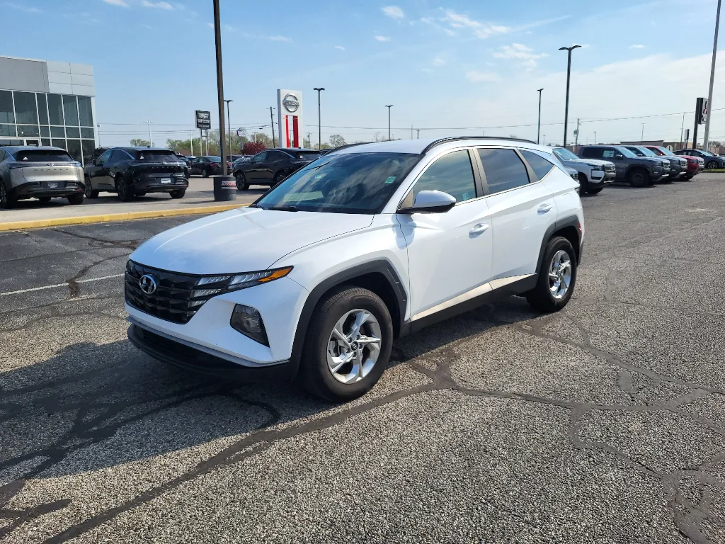 White 2024 Hyundai Tucson SEL for sale in Terre Haute, IN