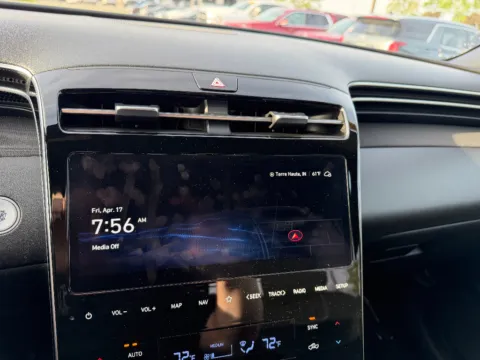 More photos of 2024 Hyundai Santa Cruz Limited at Dorsett Mitsubishi, IN