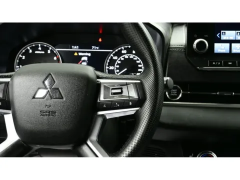 More photos of 2024 Mitsubishi Outlander SE at Dorsett Mitsubishi, IN