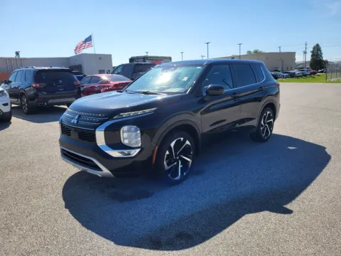 Black 2022 Mitsubishi Outlander SE for sale in Terre Haute, IN