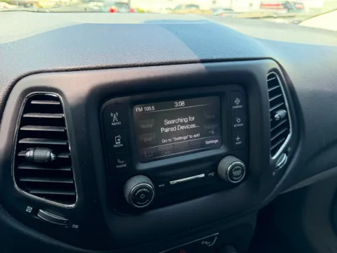 More photos of 2018 Jeep Compass Latitude at Dorsett Mitsubishi, IN