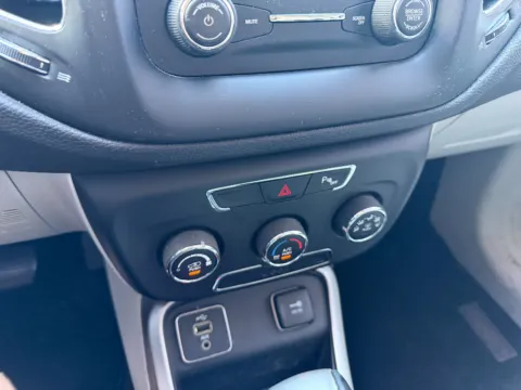 More photos of 2018 Jeep Compass Latitude at Dorsett Mitsubishi, IN