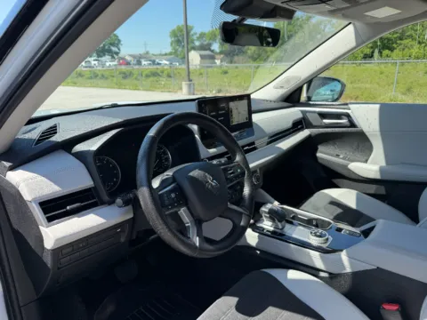 Another view of 2025 Mitsubishi Outlander SE for sale in Terre Haute, IN at Dorsett Mitsubishi