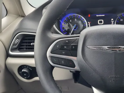 More photos of 2023 Chrysler Pacifica Touring L at Dorsett Nissan, IN