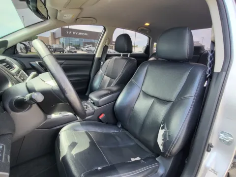 More photos of 2018 Nissan Altima 2.5 SL at Dorsett Nissan, IN