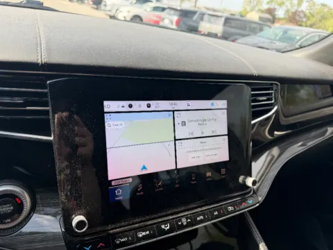More photos of 2022 Jeep Wagoneer Series III at Dorsett Nissan, IN