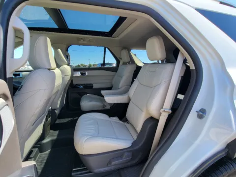 More photos of 2023 Ford Explorer Platinum at Dorsett Nissan, IN