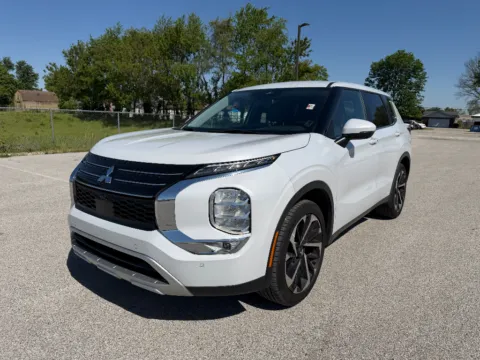 White 2024 Mitsubishi Outlander SE for sale in Terre Haute, IN