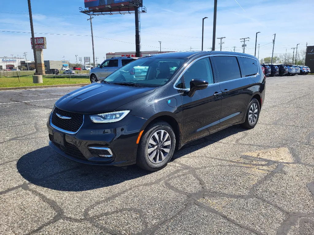 2024 Chrysler Pacifica Hybrid Select for sale in Terre Haute, IN