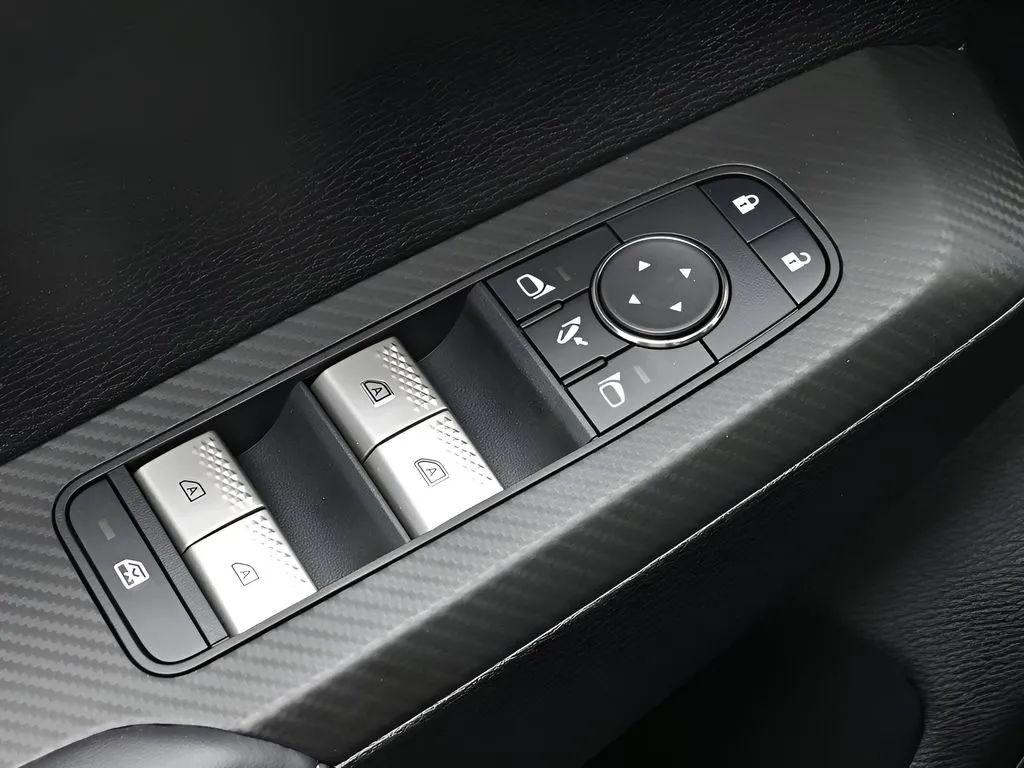 2026 Mitsubishi Outlander SE - Photo 11